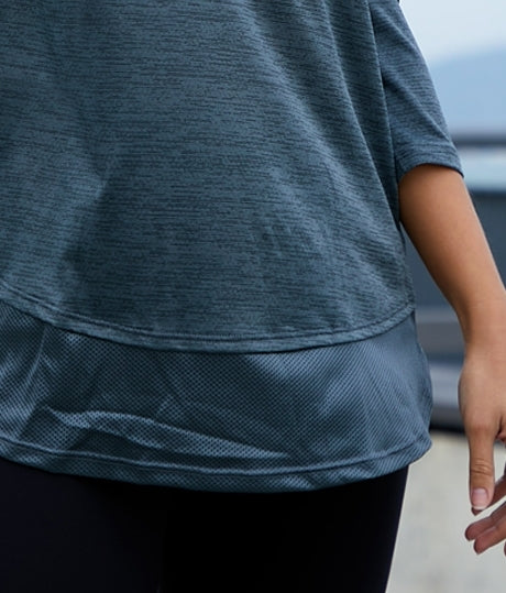 WOMENS PERFORMANCE CURVED HEM TRAINING TEE